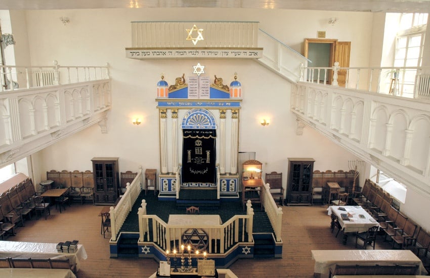 Молельный зал синагоги - 90е годы.jpg