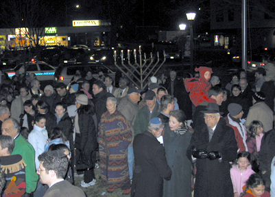 Closter, New Jersey - Publicizing the Chanukah Miracle