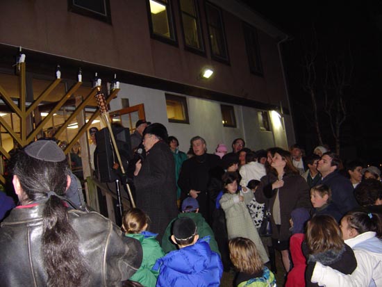 Teaneck, New Jersey - Publicizing the Chanukah Miracle