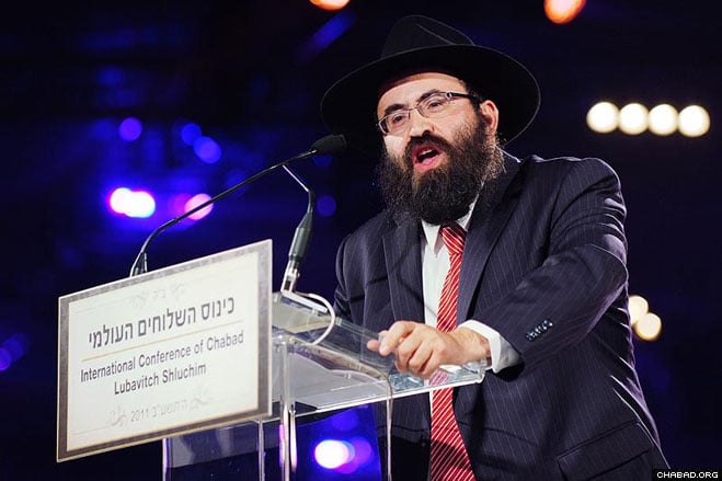 Rabbi Mendy Cohen, director of Chabad of Sacramento, Calif., speaks on behalf of all Chabad-Lubavitch emissaries at Sunday night’s gala banquet.