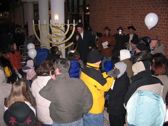 West Windsor, New Jersey - Publicizing the Chanukah Miracle