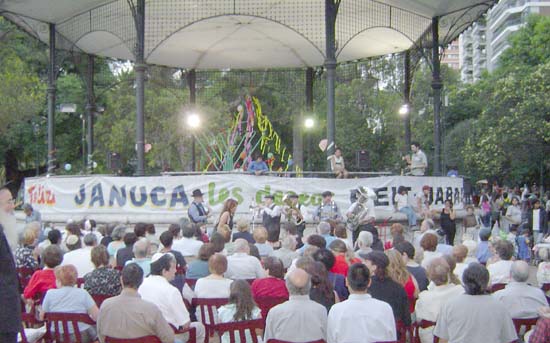 Buenos Aires, Argentina - Publicizing the Chanukah Miracle