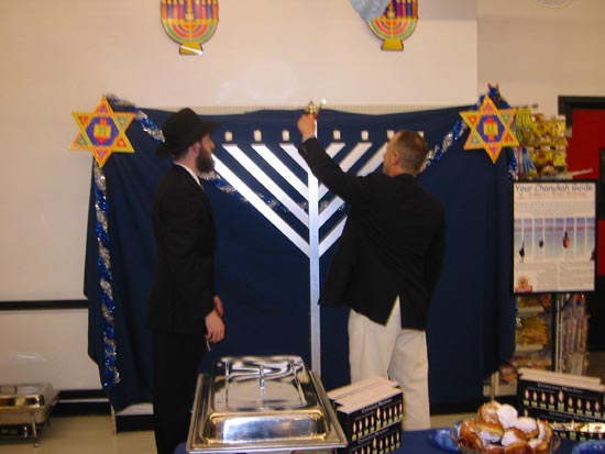 Clinton, New Jersey - Publicizing the Chanukah Miracle