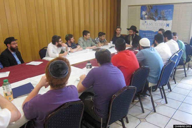 Jewish college students from across North America participate in a discussion with Chabad on Campus International Foundation executive director Rabbi Yossy Gordon during this winter’s Miami Torah Experience.