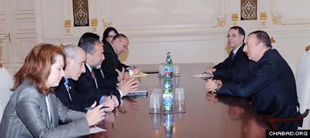 Israeli Foreign Minister Avigdor Lieberman, third from left, discusses the state of bilateral relations with Azeri President Ilham Aliyev. (Photo: President of Azerbaijan)
