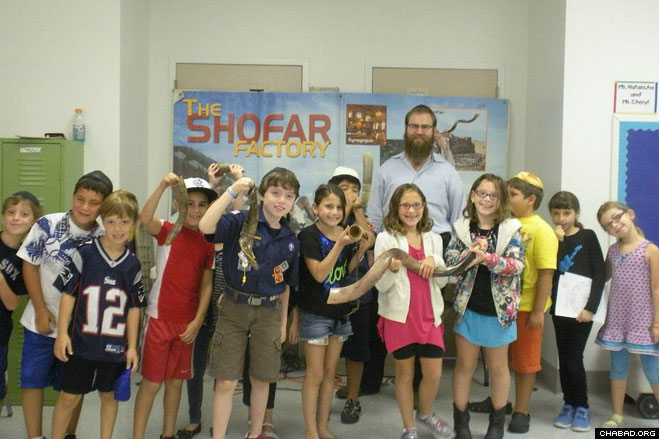 Children at the Beth Yeshurun Religious School in Houston, Texas, showoff their brand new shofars, which they fashioned with the help of Chabad-Lubavitch Rabbi Mendy Traxler.