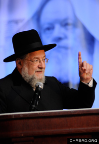 Rabbi Israel Meir Lau addresses an event honoring the Rebbe, Rabbi Menachem M. Schneerson, of righteous memory, in Philadelphia.