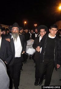 Mourners gather at the funeral of Rabbi Aharon Smadja.