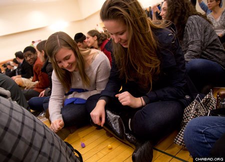 הסטודנטים באוניברסיטת בינגהמטון מנסים לשבור שיא עולם בסביבונים