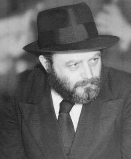 O Rebe, Rabi Menachem Mendel Schneerson em 1951, logo ap&#243;s aceitar a lideran&#231;a do Movimento Chabad-Lubavitch.
