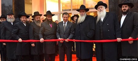 George Rohr, center, with rabbinic dignitaries, officially opened the building.