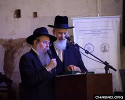 Rabbi Weitman, left, and Israeli Chief Rabbi Yona Metzger (Photo: Peter Halmagyi)
