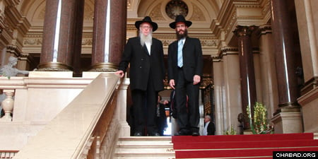 In 2006, Reb Leibel returned to Hamburg to attend the opening of the city&#39;s first Chabad center by his grandson, Rabbi Shlomo Bistritzky.