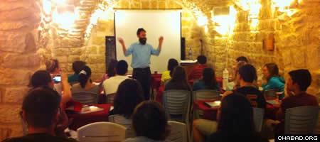 Rabbi Zalman Bluming with students in the Old City of Safed during an IsraeLinks tour.