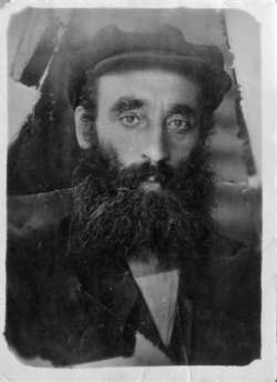 Rabbi Peretz Mochkin.