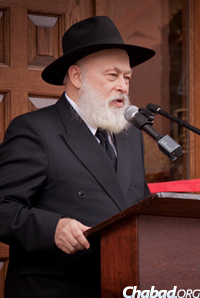 Rabbi Yehuda Krinsky addressed the gathering. (Photo: Studio99Productions.com)