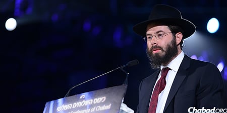 Rabbi Dov Greenberg, co-director of Chabad on Campus at Stanford University in Palo Alto, Calif., took to the podium as a representative for the emissaries. (Photo: Baruch Ezagui)