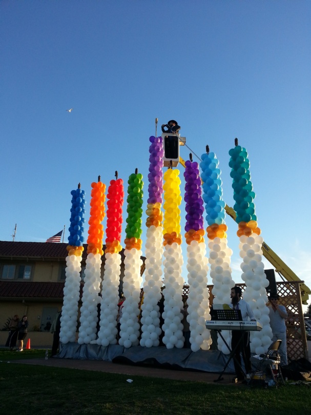 Baloon Menorah completed at 20 ft.jpg