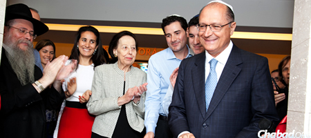 S&#227;o Paulo Governor Geraldo Alckmin with Rabbi Weitman and members of the Safra family. (Photo: Bentzi Sasson)