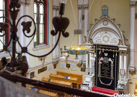 The Sasz Chevra Chabad-Lubavitch synagogue located on Vasvári Pál utca was built in 1887 and became a main center for Jewish life in Budapest under the leadership of Rabbi Baruch and Batsheva Oberlander.