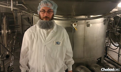 At Idaho Milk Products last week, Rabbi Mendel Lifshitz oversaw the production of half-a-million pounds of Cholov Yisroel kosher-for-Passover milk protein concentrate and milk protein isolate—forms of milk powder—that get shipped to Israel.