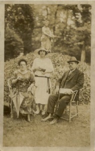 Rose_Danziger,_George_Fitelson_and_Grace_01.08.1922.jpg