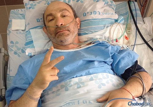From a hospital bed in Haifa, Israel, Kharkov Mayor Gennady Kernes uploaded this picture of himself in his trademark pose onto Instagram, writing in Russian: You have to live strong! Thank you to everyone! I will return!