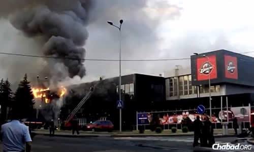 A sports center in Donetsk was set ablaze in fighting between Ukranian troops and pro-Russian separatists.