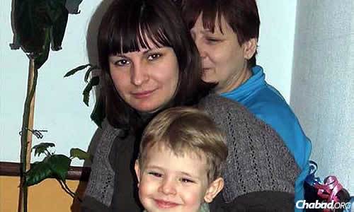 Svetlana Sitnikov and her daughter Anna Sitnikov were killed in an explosion on Friday in Lugansk. Anna’s 4-year-old son, Vadim, a student in the city’s Ohr Avner Chabad kindergarten, did not go with them at the last moment and survived.