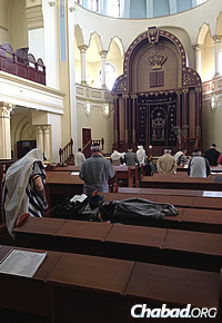 Morning prayer services at the central synagogue in Kharkov.