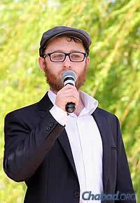 Chabad-Lubavitch emissary Rabbi Aaron Kaganovsky led Rosh Hashanah services in Mariupol and plans to go back for Yom Kippur, despite the dangers.