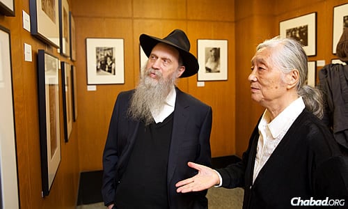 Rabbi Michoel Seligson with the artist. (Photo: Gregg Richards)