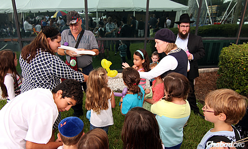 Activities for children, including balloon-making, were on hand at the event. (Photo: Sonacity Productions)