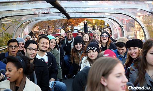 College students take a double-decker bus tour of New York as part of activities associated with the annual Chabad on Campus International Shabbaton. (Photo: Bentzi Sasson/Chabad.edu)