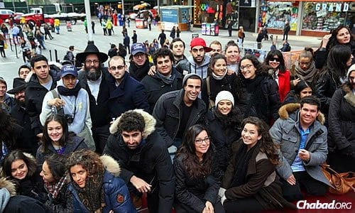 Banon, standing at left, accompanied a group of university students to the annual Chabad on Campus International Shabbaton, which took place last month in New York. (Photo: Bentzi Sasson/Chabad.edu)