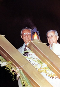 David Goldberg, president of Argentine Jewry&#39;s umbrella organization DAIA, and Ephraim Tari, who became the Israeli ambassador to Argentina in 1985.