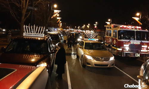 Vehicles line up along the Benjamin Franklin Parkway in Philadelphia, waiting for the start of the annual car-menorah parade sponsored by Chabad. (Photo: Cindy Monyek)