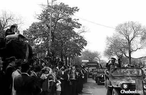  Lag BaOmer 5740: The grand parade in Crown Heights on Sunday, May 4, 1980. (JEM Photo)