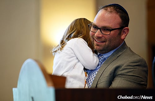 A daddy-daughter moment (Photo: Avrohom Perl)