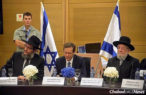 From left: Rabbi Yosef Yitzchak Aharonov, Isaac Herzog and Former Chief Rabbi Israel Meir Lau (Photo: Meir Alfasi)