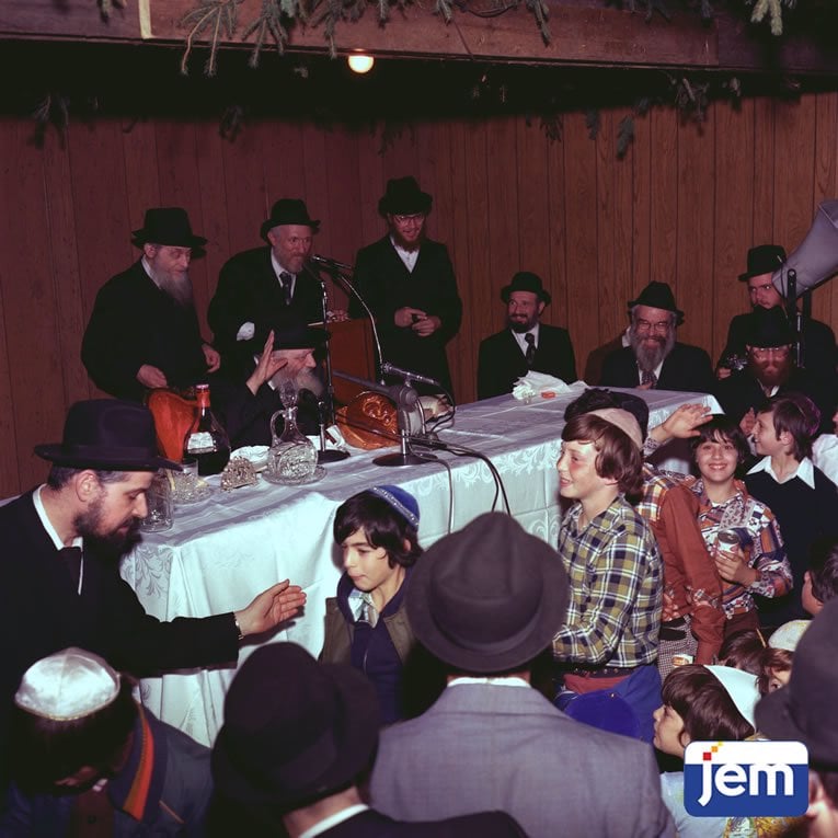 Ushering &quot;Released Time&quot; students past the Rebbe, at a special Sukkot rally on 19 Tishrei, 5737.