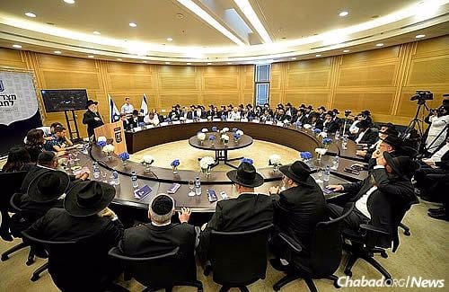 Former Chief Rabbi Israel Meir Lau speaks to the gathering in the Knesset. (Photo Meir Alfasi)