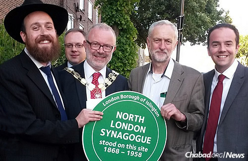 With the rabbi are, from left, Leader of the Islington Council Richard Watts, Mayor of Islington Richard Greening, Jeremy Corbyn MP and Councilor James Murray.