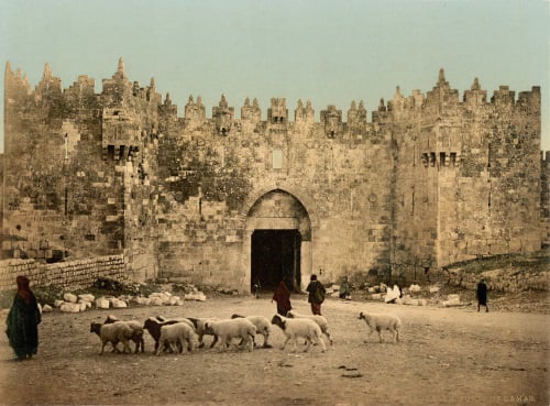 Devant la porte de Sichem à Jérusalem, vers 1900