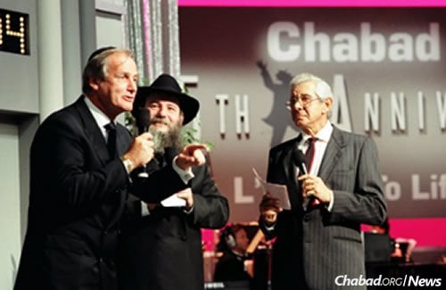 Jerry Weintraub, left, with Rabbi Boruch S. Cunin, director of Chabad West Coast Headquarters in Los Angeles, and entertainer Jan Murray at the 1989 Chabad telethon.