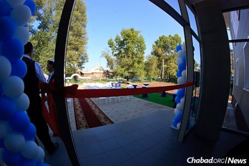 The new complex includes a synagogue, community center and study halls. (Photo: Chabad of the CIS)