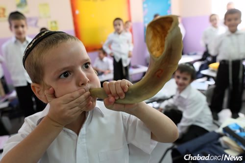 A yeshivah student blows a shofar in anticipation of Rosh Hashanah at the &quot;Talmud Torah Ohalei Menachem&quot; school in Beitar Illit, Israel. (Photo: Nati Shohat/Flash90)