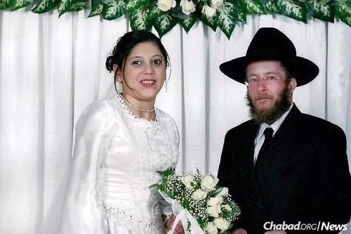 Rabbi Mendel and Sara Deren on their wedding day
