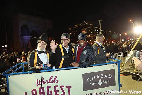 Lighting one of the world&#39;s largest menorahs (32 feet high) at the Grand Army Plaza in Brooklyn, N.Y. Brooklyn Borough President Eric Adams is third from left. (Photo: JDN)