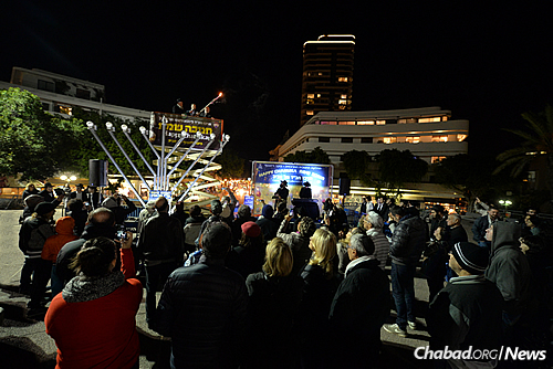 The menorah lit on Wednesday evening—and throughout the eight days of Chanukah—is the tallest one erected in Israel to date, measuring 9.5 meters high. (Photo: Meir Alfasi)